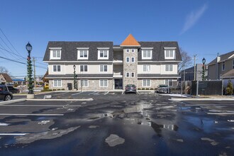 400 Oak St in Copiague, NY - Building Photo - Building Photo
