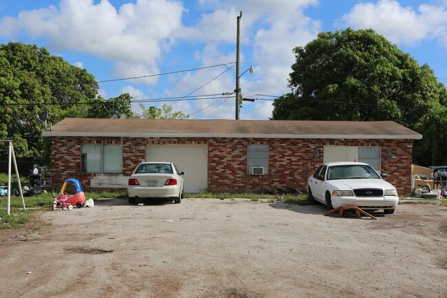 3961 Allison Ct in Lake Worth, FL - Building Photo - Building Photo