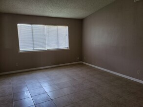 1477 Hampton Way in Clovis, CA - Building Photo - Building Photo