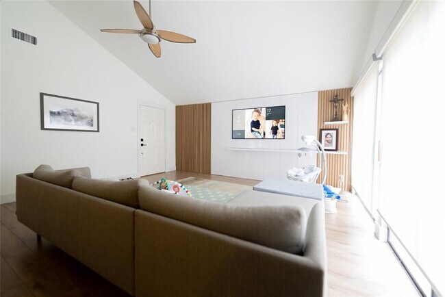 14110 Greenway Dr in Sugar Land, TX - Building Photo - Building Photo