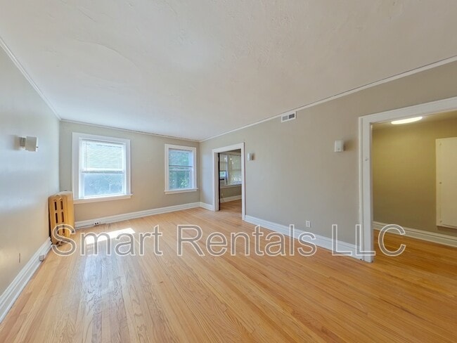 property at 5618 S Grand Blvd
