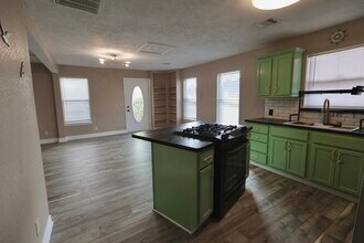 642 5th St in San Leon, TX - Building Photo - Building Photo