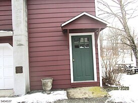 955 Fairview Lake Rd in Newton, NJ - Building Photo