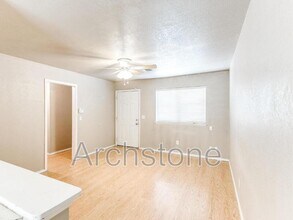 501 S Santa Fe Dr in Edmond, OK - Building Photo - Building Photo