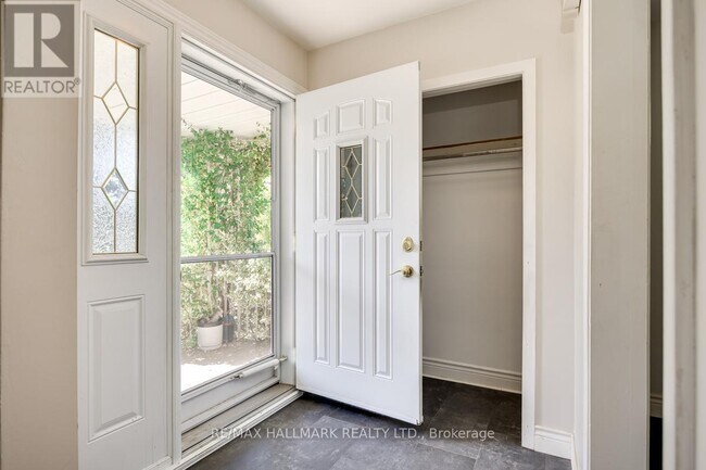 30 Silkwood Crescent in Toronto, ON - Building Photo - Building Photo