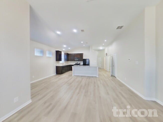 7950 Headwaters Trail in San Antonio, TX - Building Photo - Building Photo