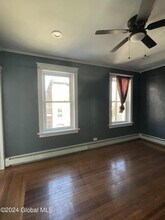 7 Wilbur St-Unit -2nd Fl in Albany, NY - Foto de edificio - Building Photo