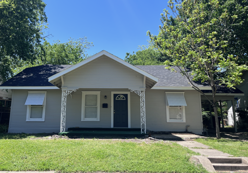3814 Roberts St in Greenville, TX - Building Photo