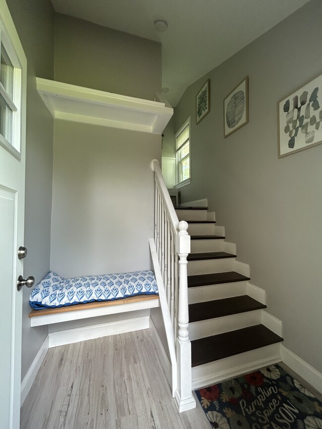 151 Old County Rd, Unit 2