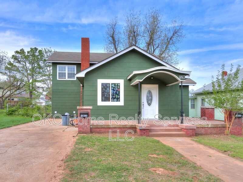 1812 W Noble Ave in Guthrie, OK - Building Photo