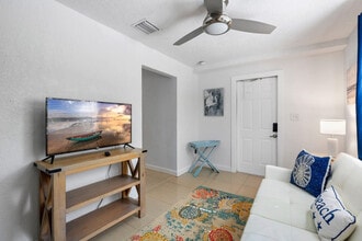 4801 14th Ave S in St. Petersburg, FL - Building Photo - Building Photo