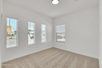 12716 Middlesbrough Ave in Horizon City, TX - Foto de edificio - Building Photo