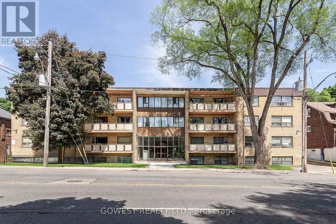 205-205 Keele St in Toronto, ON - Building Photo