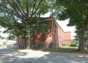 90-100 Garfield Ave in New London, CT - Building Photo - Building Photo