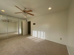 4 Raleigh in Irvine, CA - Building Photo - Building Photo