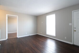 1436 McCan Dr in Clarksville, TN - Foto de edificio - Building Photo