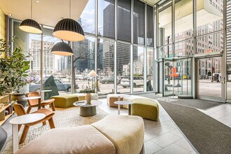 235 W Van Buren St in Chicago, IL - Building Photo - Building Photo