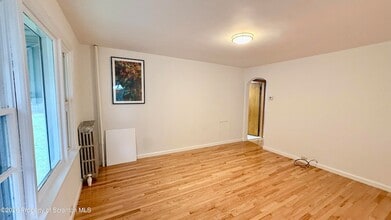 140 Sand St in Dunmore, PA - Building Photo - Building Photo