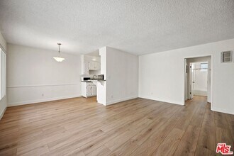 11933 Darlington Ave in Los Angeles, CA - Building Photo - Building Photo