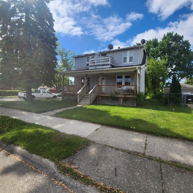 16250 Chesterfield Ave in Eastpointe, MI - Building Photo - Building Photo