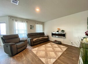 8203 Rocky Pebble in Converse, TX - Building Photo - Building Photo