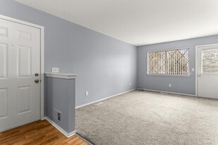 3700 Heritage Pkwy in Dearborn, MI - Building Photo