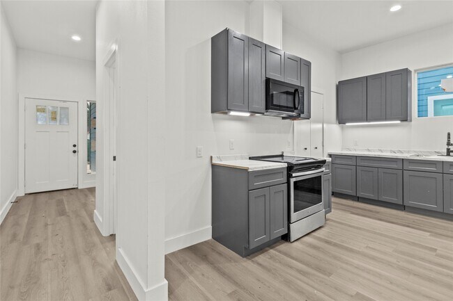 8129 Hoffman St in Houston, TX - Building Photo - Building Photo