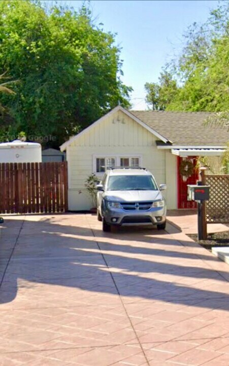 552 W Emerson Ave in Tracy, CA - Foto de edificio