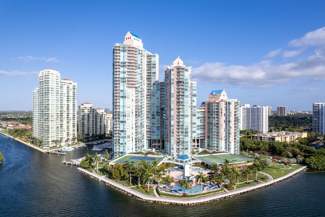 Aventura Marina in Miami, FL - Building Photo - Building Photo