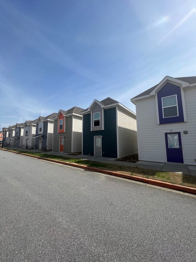 1980 W Main St in Central, SC - Building Photo - Building Photo