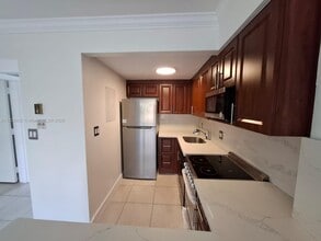 1650 NE 115th St, Unit 209 in Miami, FL - Foto de edificio - Building Photo