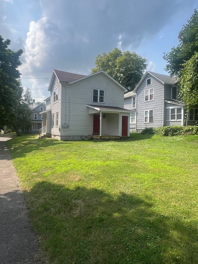 704 W 4th St in Erie, PA - Building Photo - Building Photo