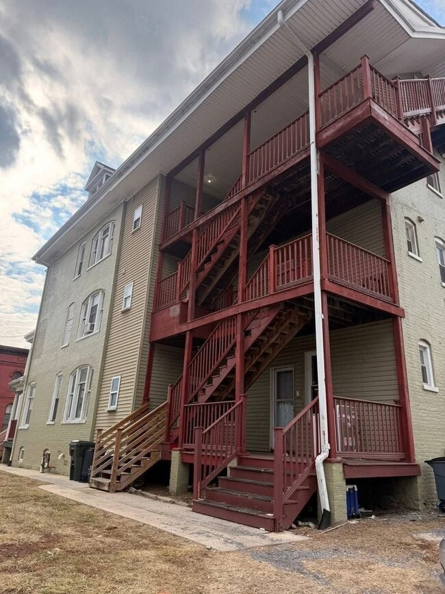 428 W Washington St in Hagerstown, MD - Building Photo - Building Photo