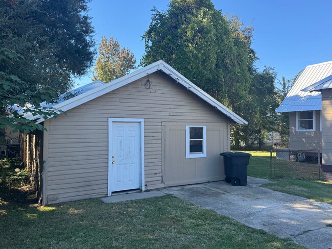 4863 Douglas Ave in Baton Rouge, LA - Foto de edificio - Building Photo