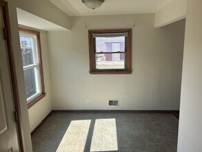 8101 W Warnimont Ave in Milwaukee, WI - Building Photo - Building Photo