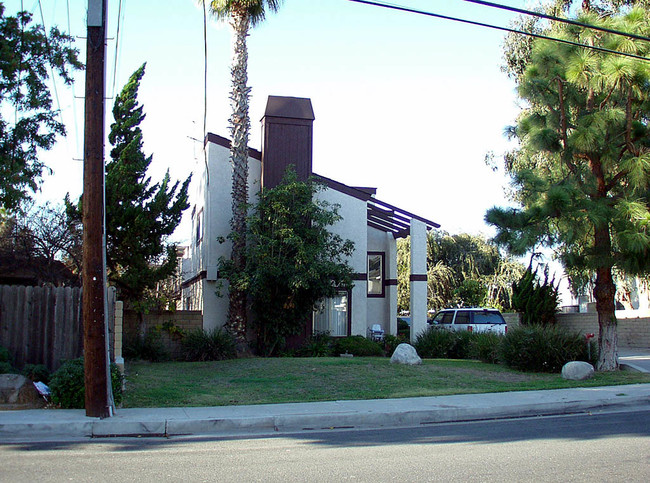 2645 Santa Ana Ave in Costa Mesa, CA - Building Photo - Other