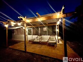 10815 NE 10th Pl in Miami, FL - Building Photo - Building Photo