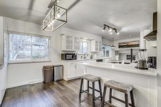 2860 S Golden Way in Denver, CO - Foto de edificio - Building Photo