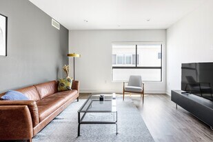 409 Hayworth Ave in Los Angeles, CA - Building Photo