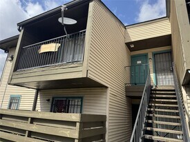 6161 Reims Rd in Houston, TX - Building Photo