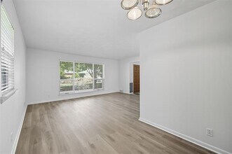 705 Scottsdale Dr in Richardson, TX - Building Photo - Building Photo