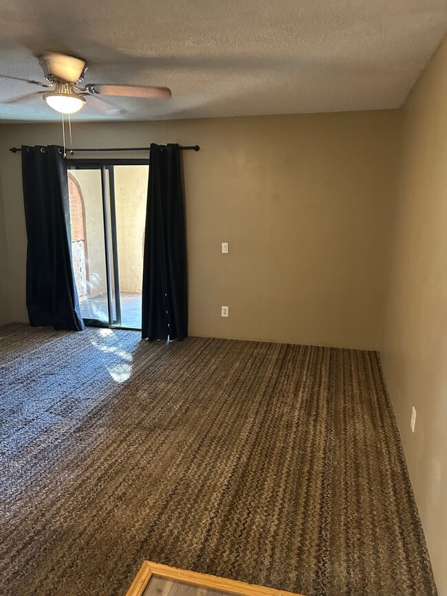 451 W Yucca Ct, Unit 218 in Tucson, AZ - Building Photo - Building Photo