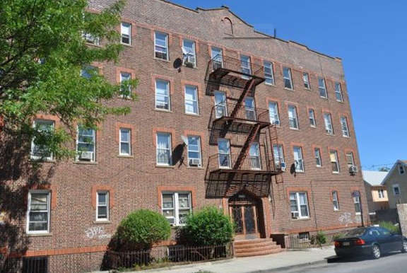 90-23-90-25 138th Pl in Jamaica, NY - Foto de edificio - Building Photo