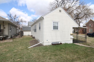724 S 1st St in Aberdeen, SD - Foto de edificio - Building Photo