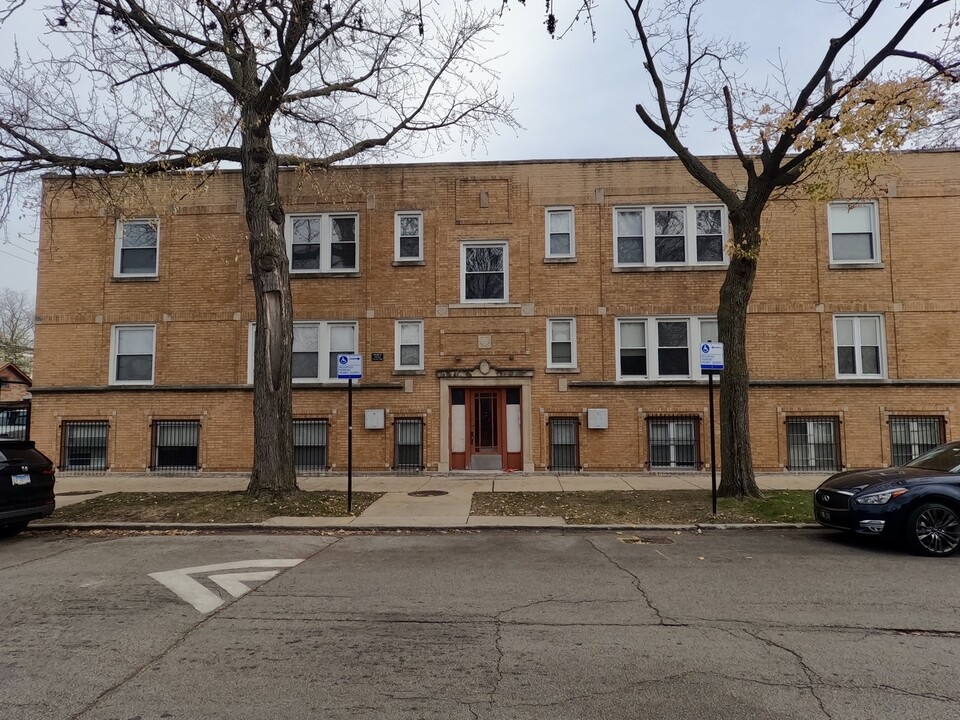 3041 N Leclaire Ave in Chicago, IL - Building Photo