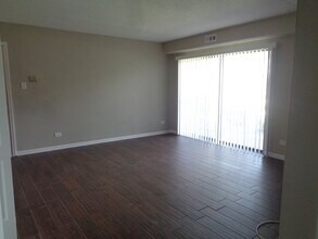 14785 Lake View Dr in Orland Park, IL - Building Photo - Building Photo