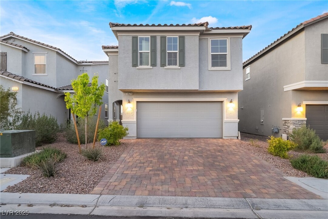 8678 Glen Echo Ave in Las Vegas, NV - Building Photo