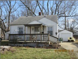 1020 N Oakcrest Ave in Decatur, IL - Building Photo