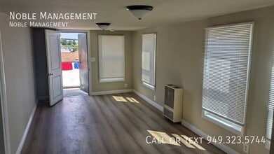 134 1/2 W 118th Pl in Los Angeles, CA - Building Photo - Building Photo