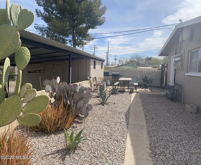 2552 N Park Ave, Unit 2552